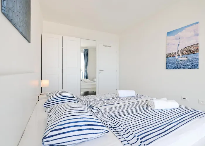 Дом отдыха Lovely In Привлака