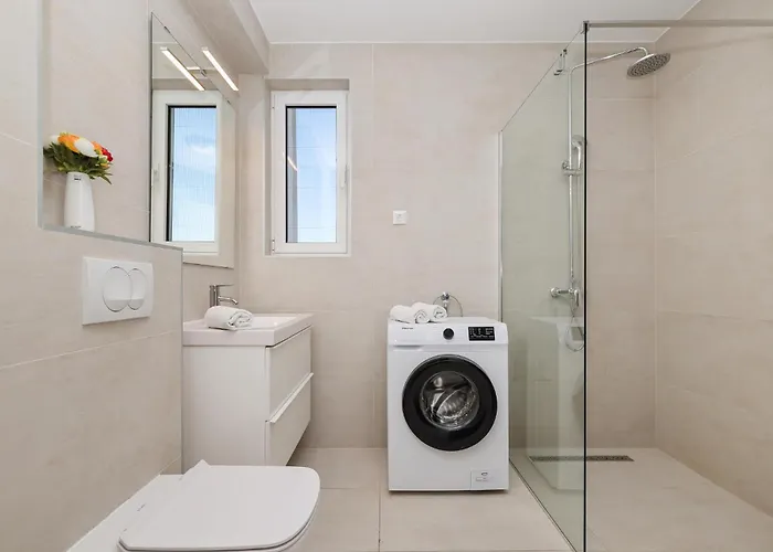 Lovely In Привлака